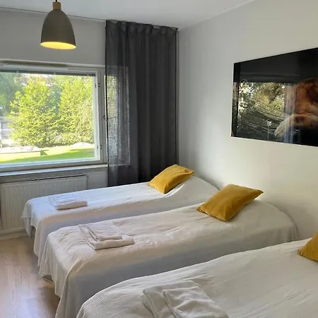 Kolmio Toeoeloen Rannassa Huoneisto